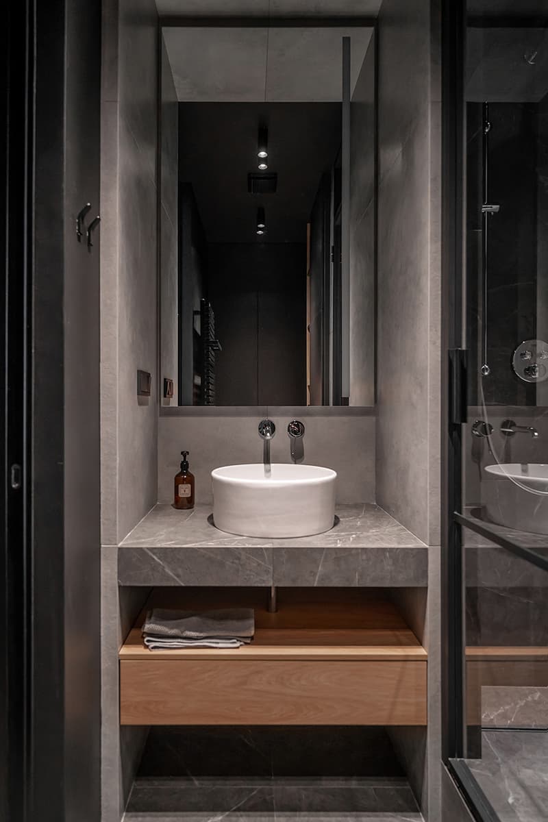 Монохромная палитра в интерьере семейной квартиры – проект Cartelle Design