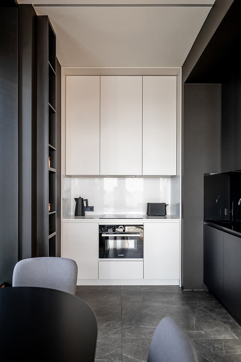 Монохромная палитра в интерьере семейной квартиры – проект Cartelle Design