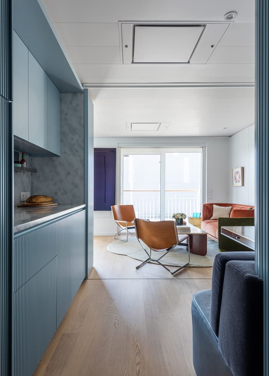 Модернистский интерьер жилой яхты – проект Michel K Chen Architecture