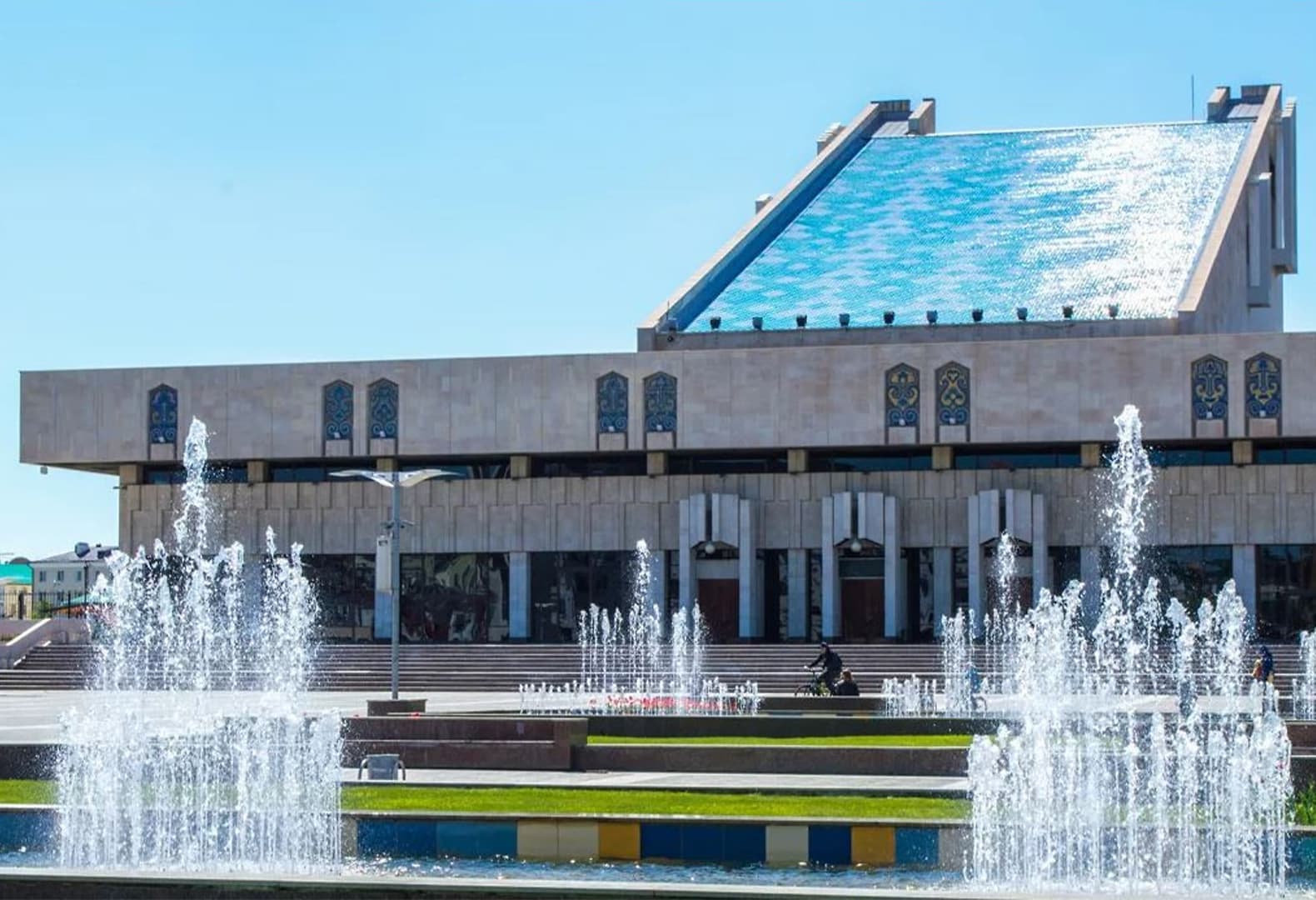 Нынешнее здание Татарского Государственного Академического Театра им. Галиаскара Камала