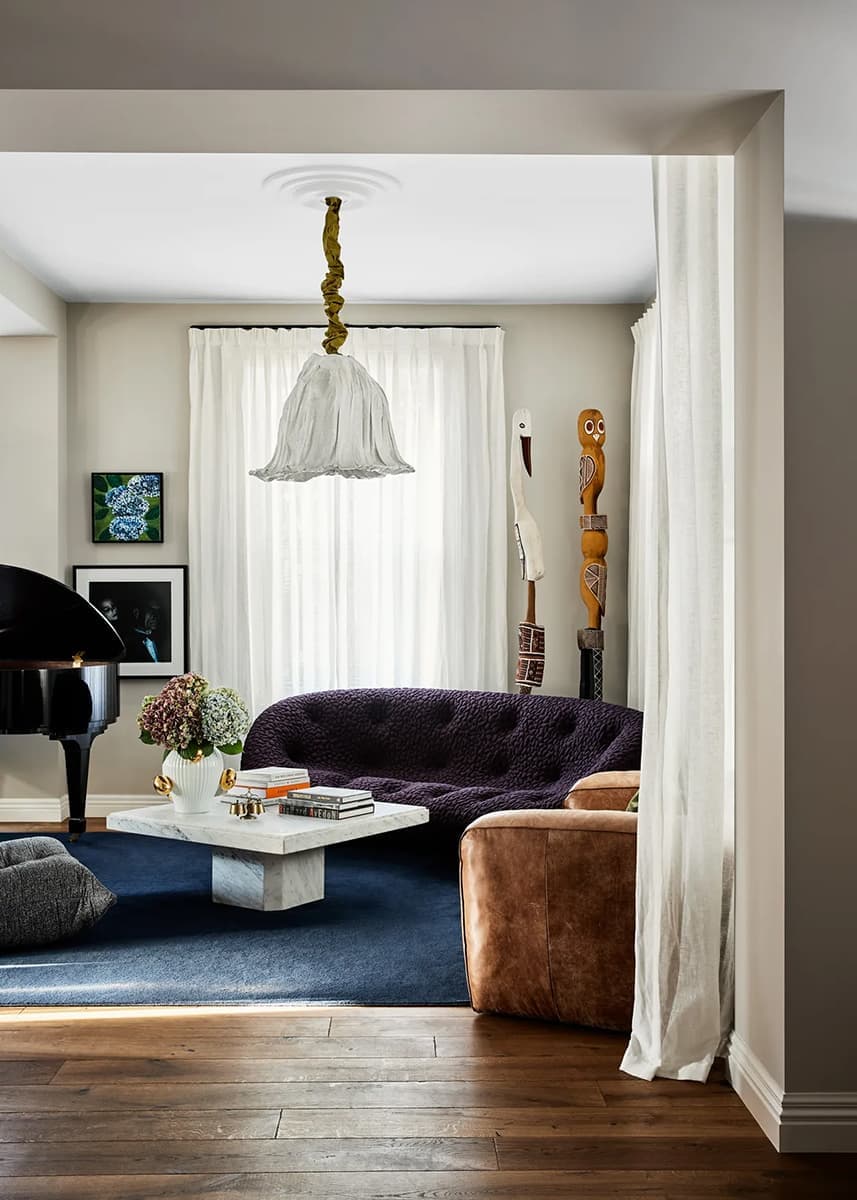 Мультикультурный интерьер двухэтажной квартиры – проект Brahman Perera