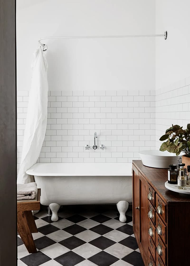 Мультикультурный интерьер двухэтажной квартиры – проект Brahman Perera