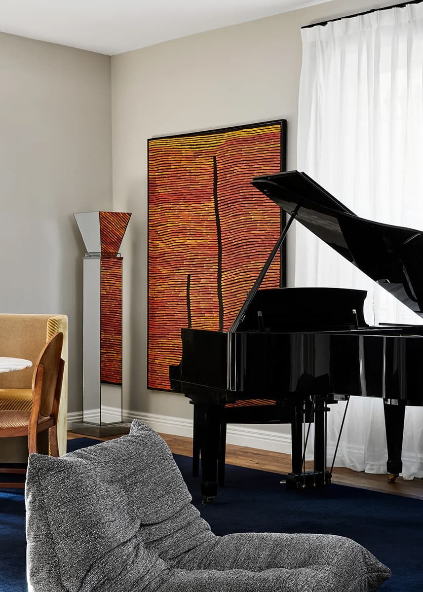 Мультикультурный интерьер двухэтажной квартиры – проект Brahman Perera