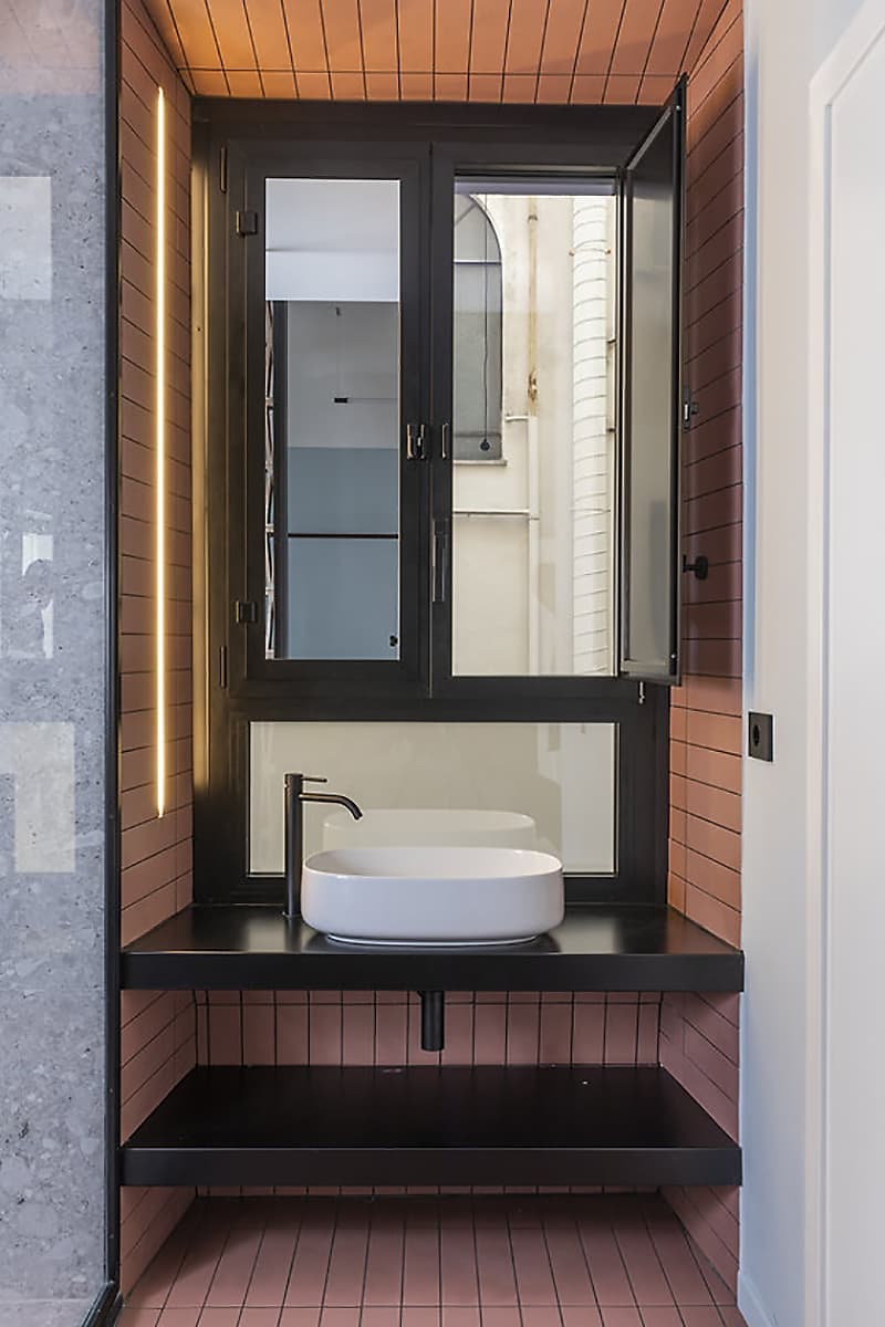 Баланс теплых и холодных оттенков в интерьере римской квартиры – проект STUDIOTAMAT