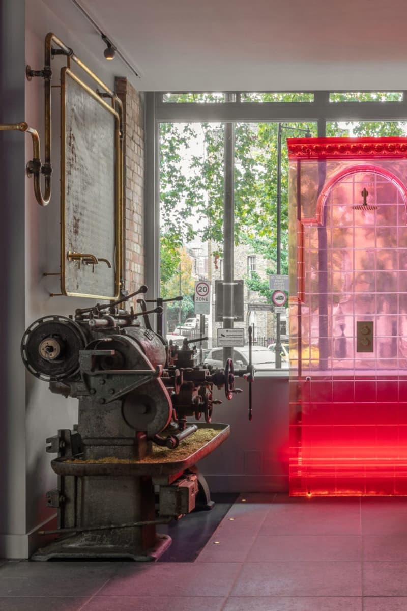 Брутальный интерьер магазина с элементами стимпанка – проект Holloway Li