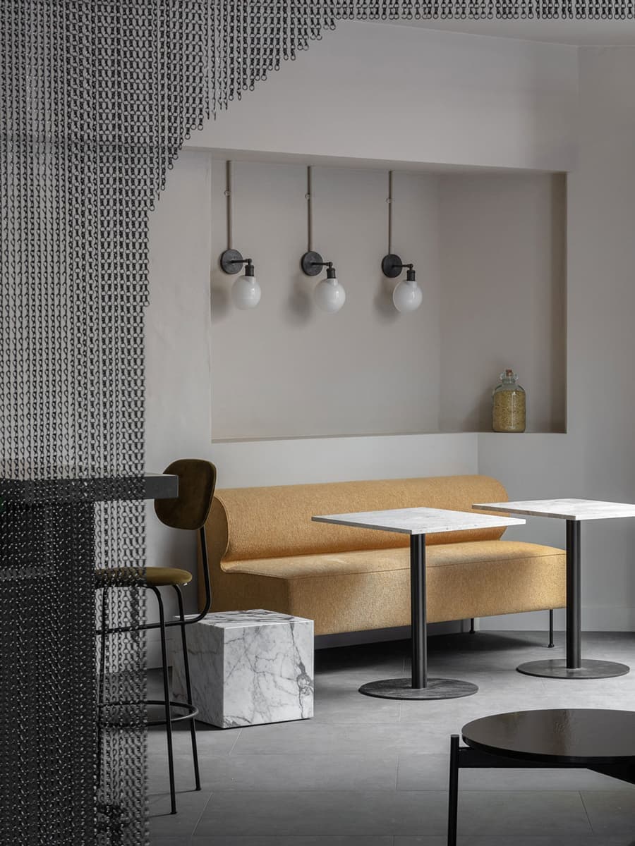 Брутальный интерьер магазина с элементами стимпанка – проект Holloway Li