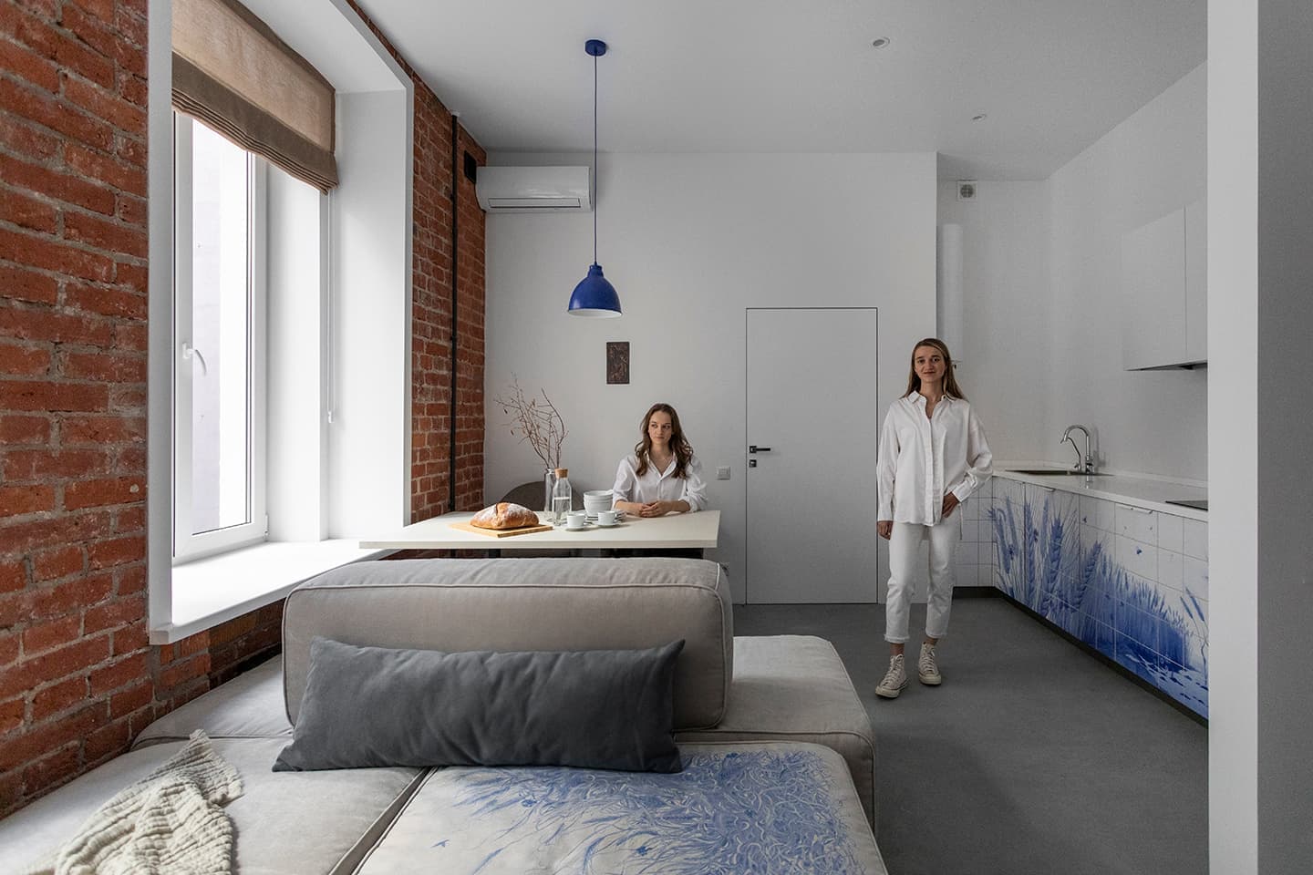 Уютный интерьер с элементами гжельской росписи – проект Сони Черных