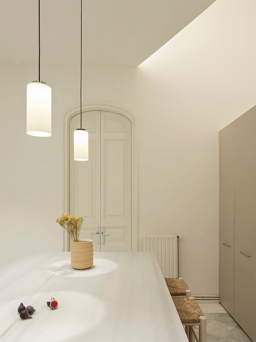 Многофункциональная кухня в старинной испанской квартире – проект Sotelo Margalef Arquitectes