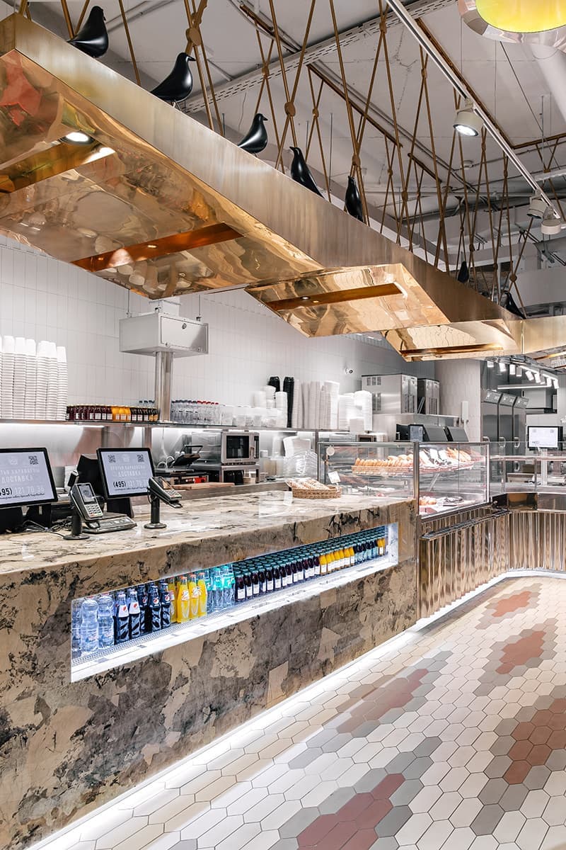 Красочный интерьер новой «Кулинарной лавки Братьев Караваевых» – проект Евгения Щетинкина