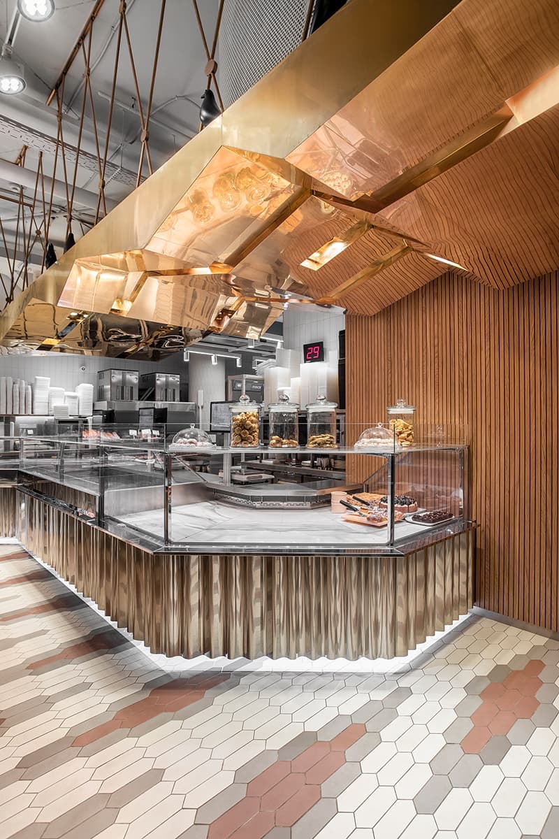 Красочный интерьер новой «Кулинарной лавки Братьев Караваевых» – проект Евгения Щетинкина