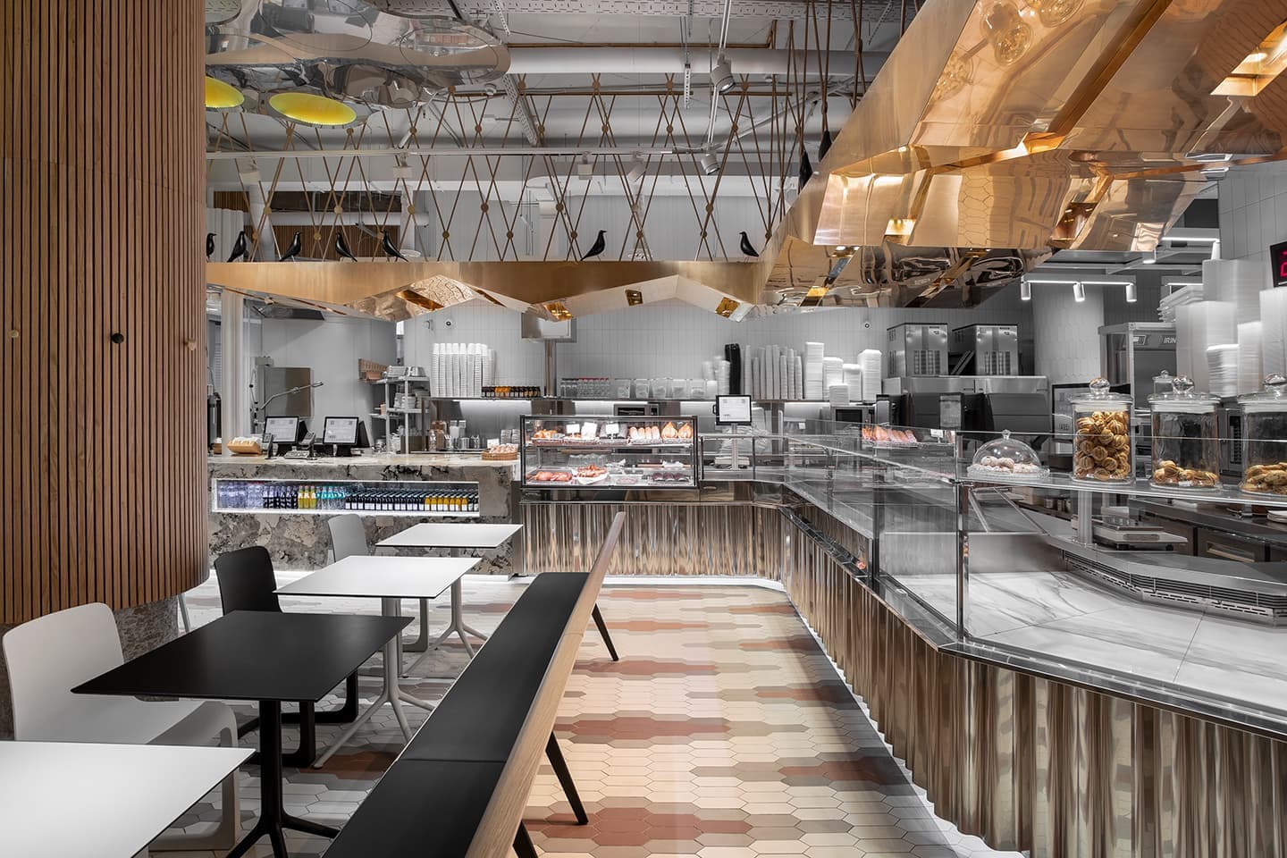 Красочный интерьер новой «Кулинарной лавки Братьев Караваевых» – проект Евгения Щетинкина