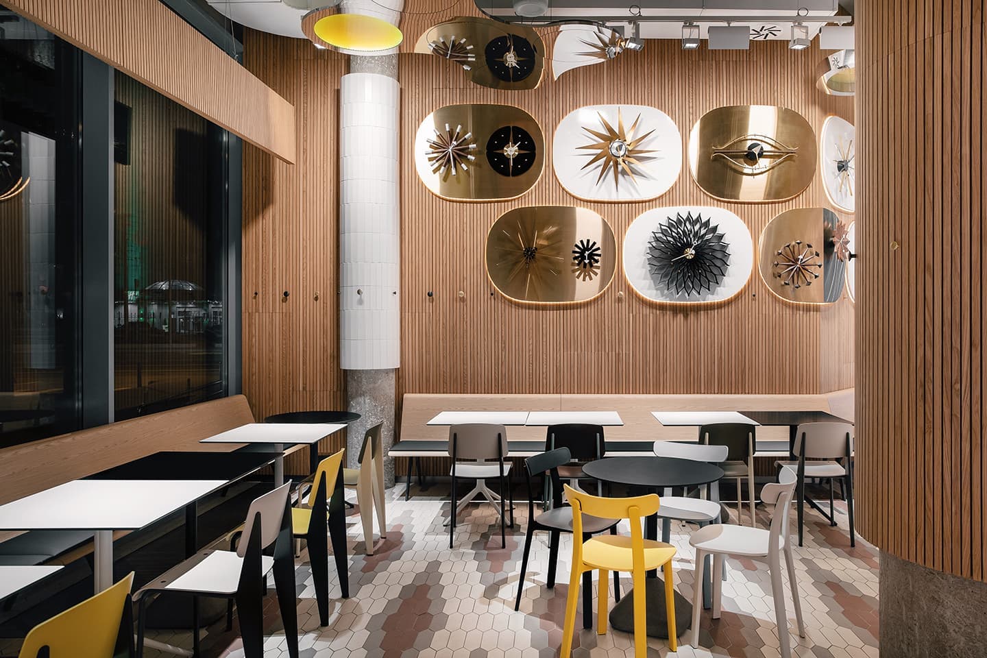 Красочный интерьер новой «Кулинарной лавки Братьев Караваевых» – проект Евгения Щетинкина