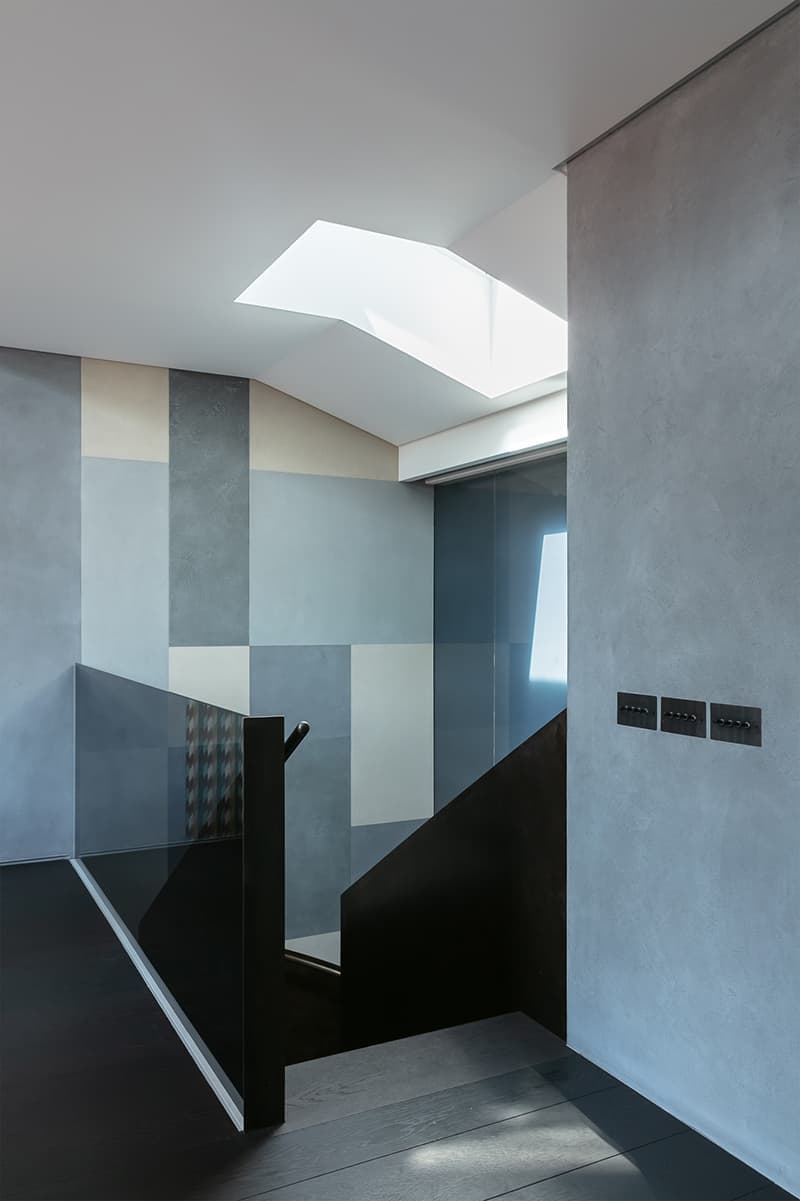 Двухуровневый лофт с яркой гостиной и собственной террасой – проект Hôtel Richesse