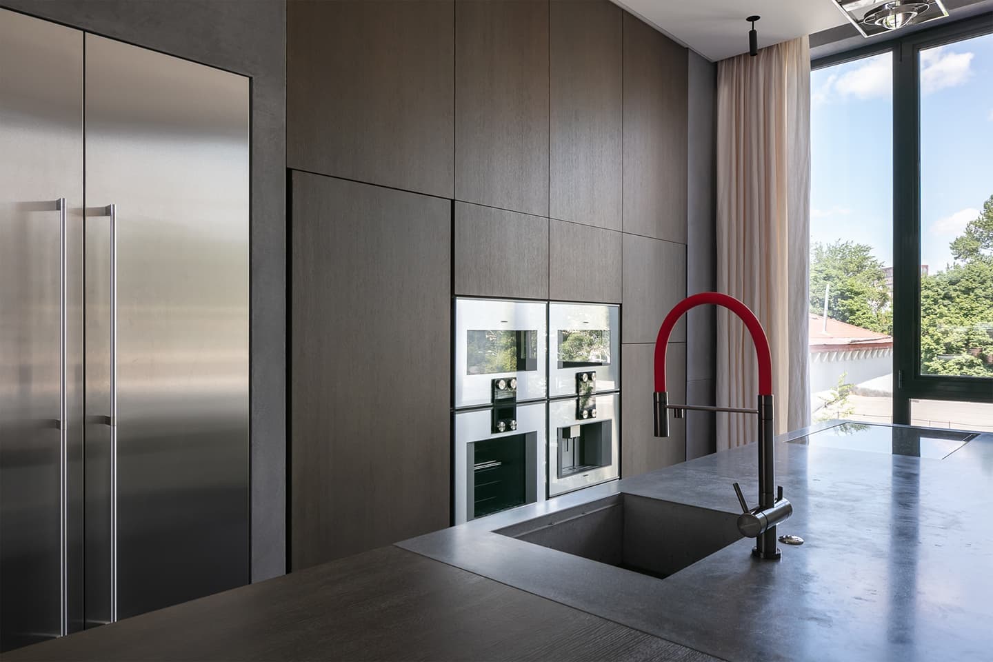 Двухуровневый лофт с яркой гостиной и собственной террасой – проект Hôtel Richesse