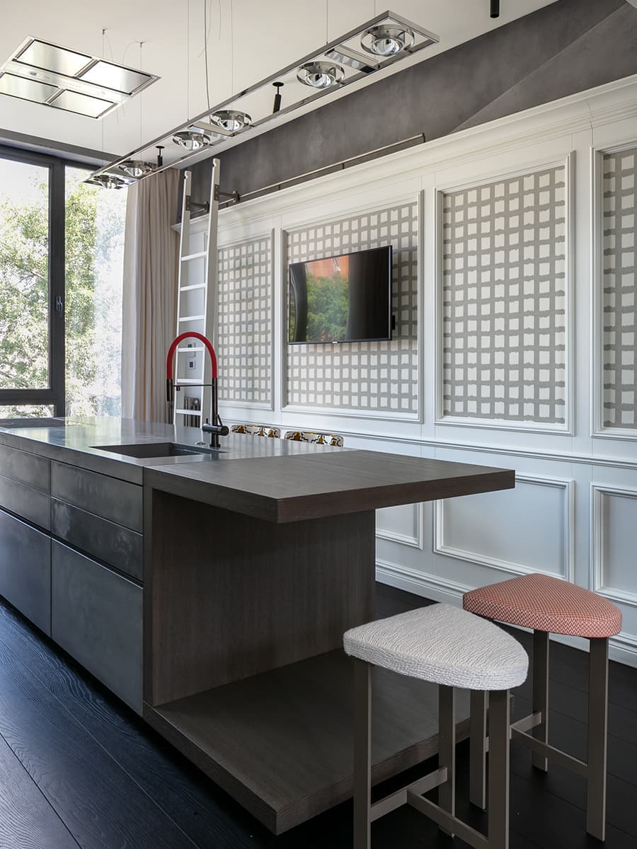 Двухуровневый лофт с яркой гостиной и собственной террасой – проект Hôtel Richesse