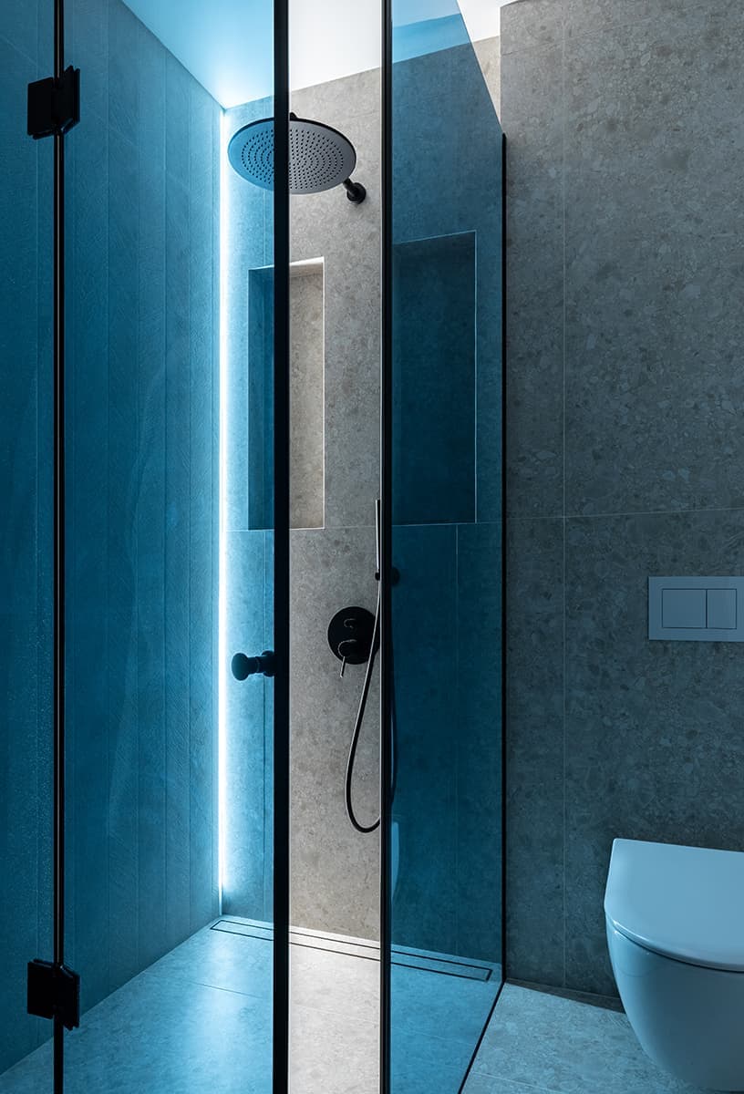 Уютная московская квартира с неоновым освещением – проект студии дизайна BALCON