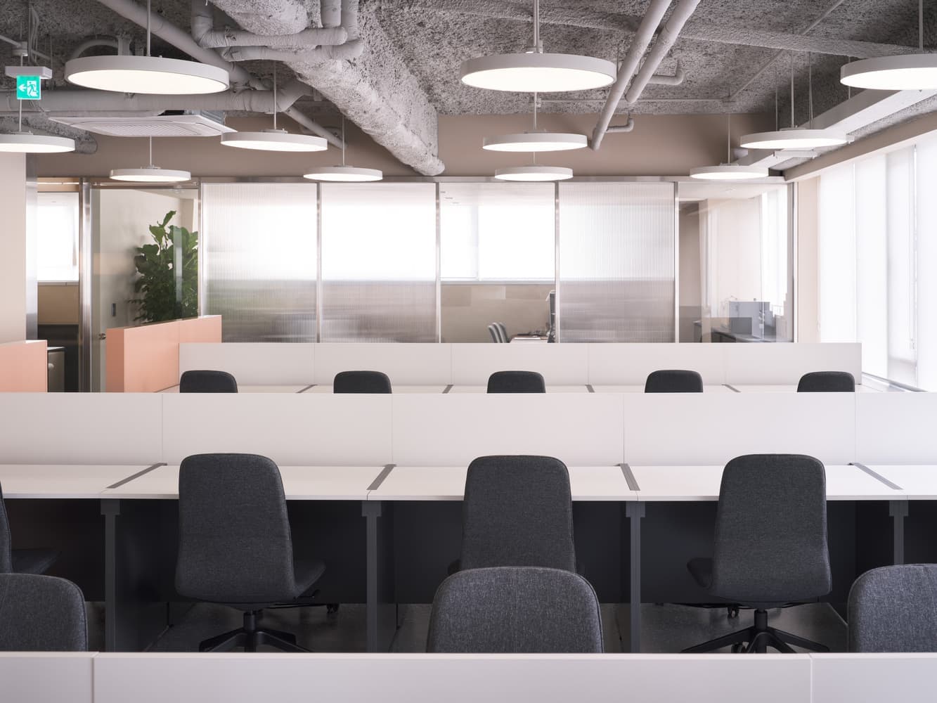 Деликатный интерьер офиса в пастельно-розовых тонах – проект studio fragment