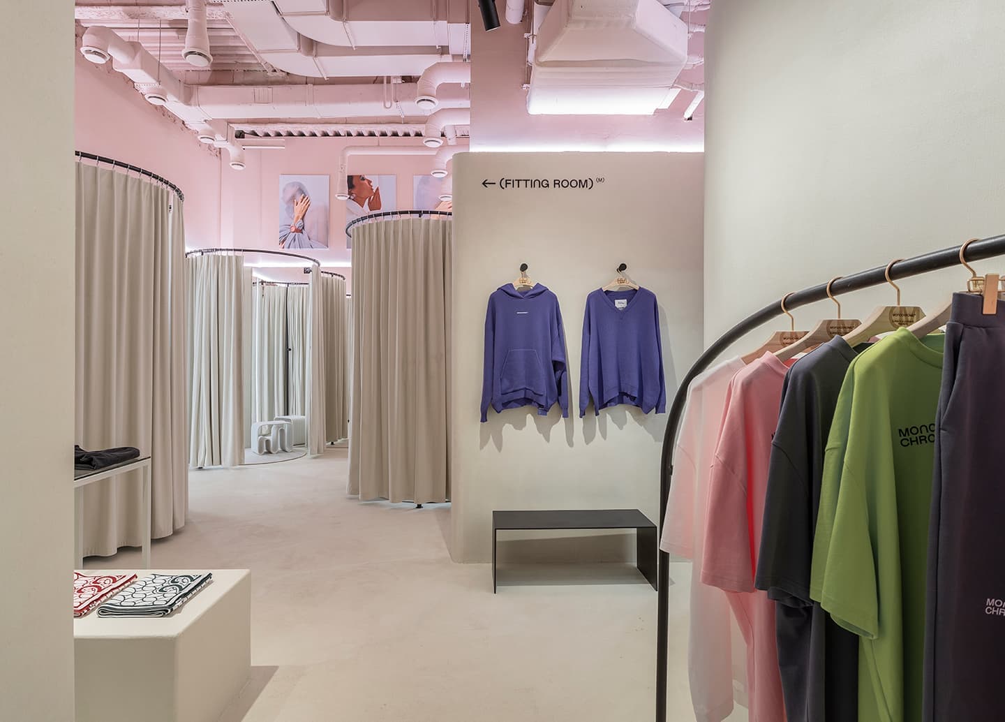 Конфетный интерьер шоурума Monochrome – проект Room Design Buro