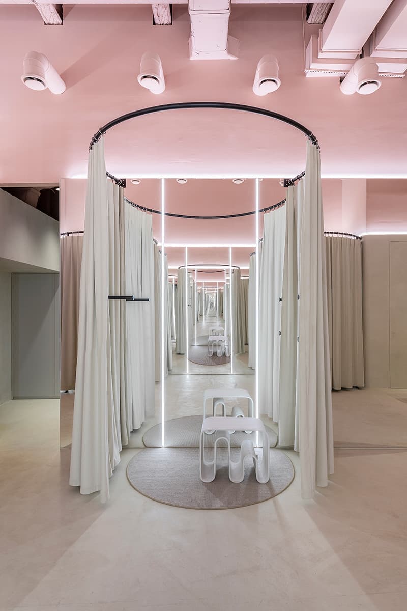 Конфетный интерьер шоурума Monochrome – проект Room Design Buro