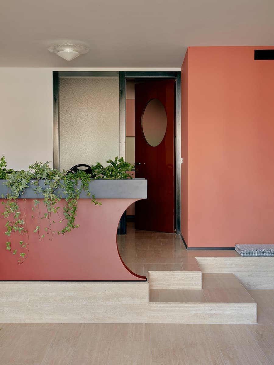 Свежий микс теплых оттенков в интерьере итальянской квартиры – проект Кристины Челестино