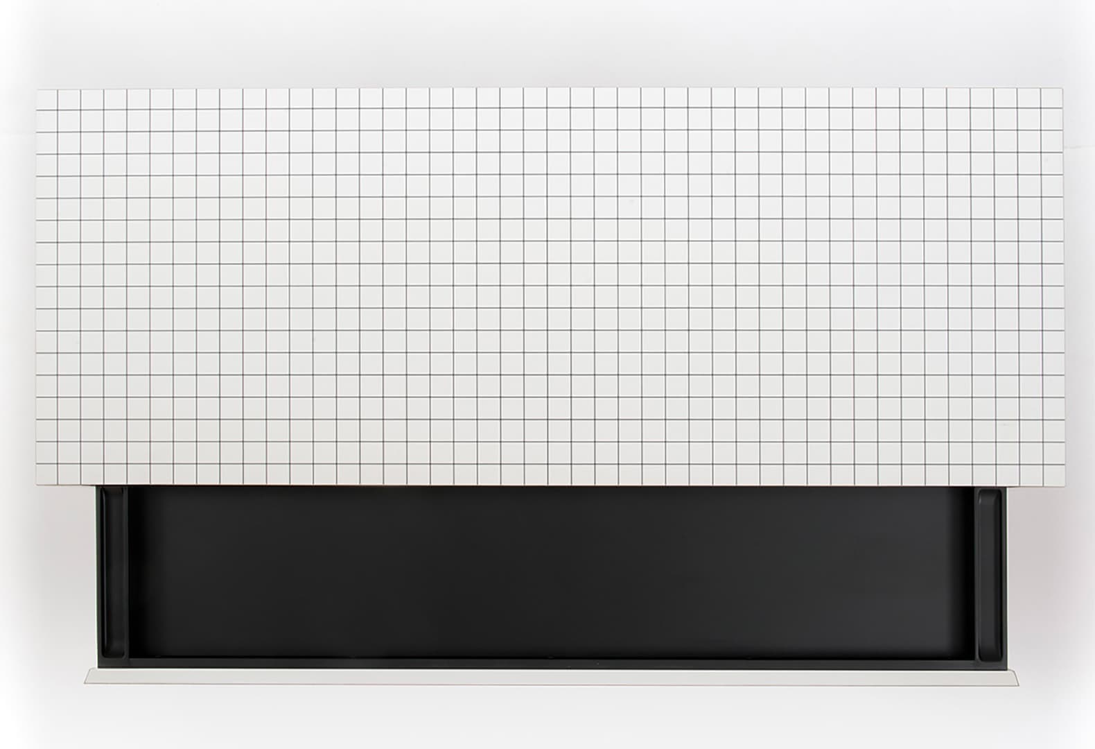 Стол Quaderna 2750. Фото: Simone Barberis