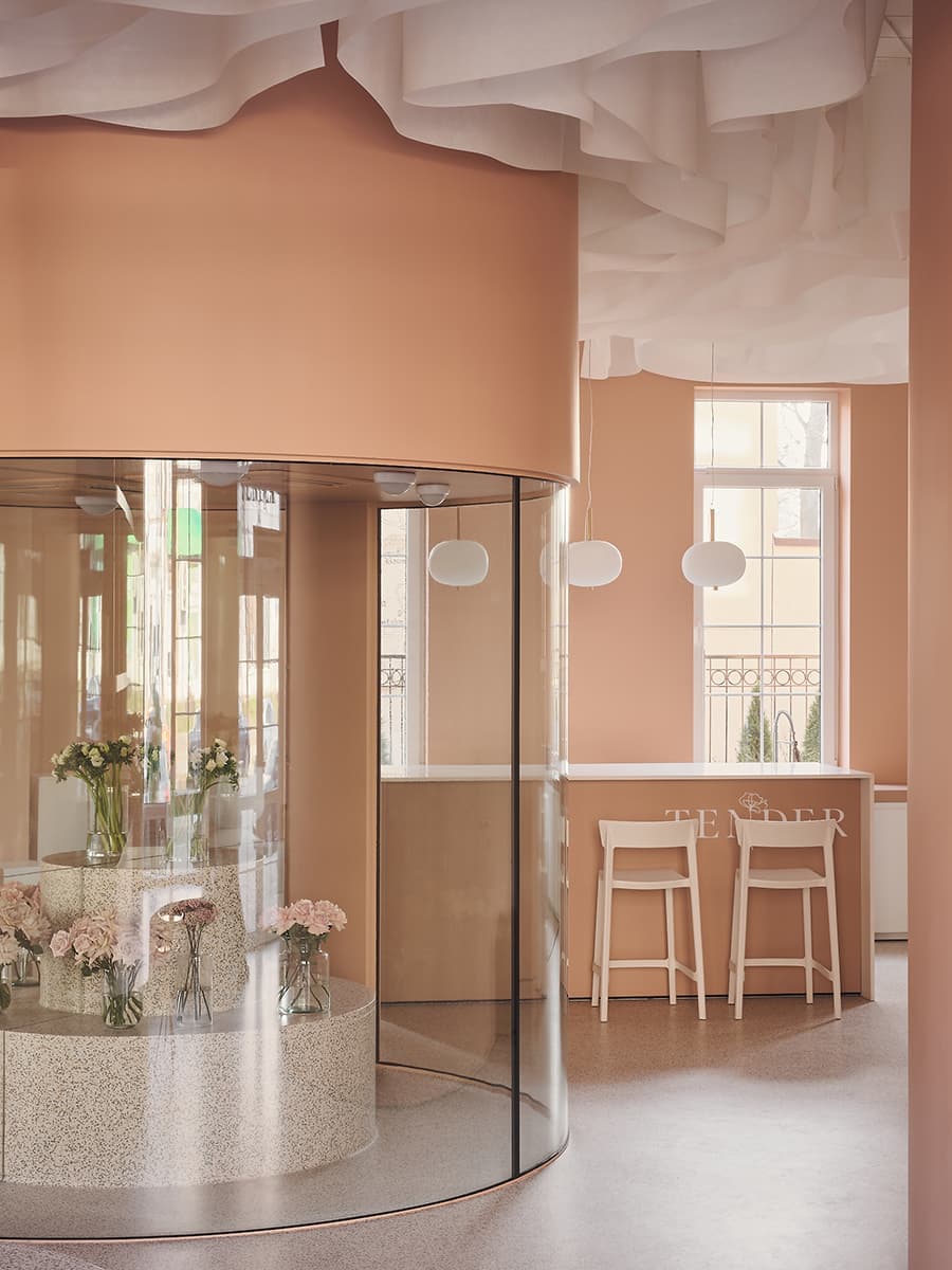 Нежный дизайн цветочного бутика в Калининграде – проект Levkovich Architects