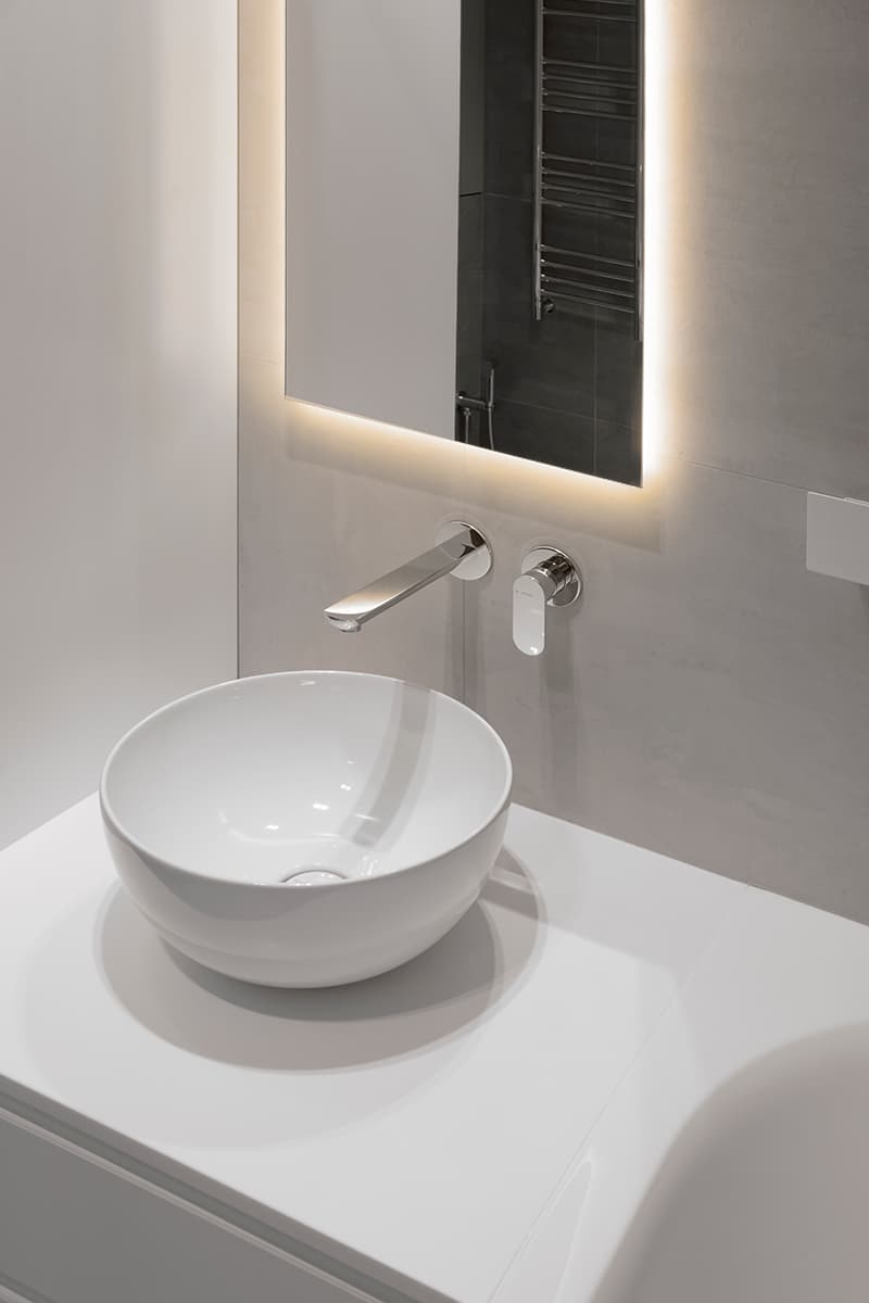 Монохромная квартира в черно-белых тонах — проект KONONOV Studio