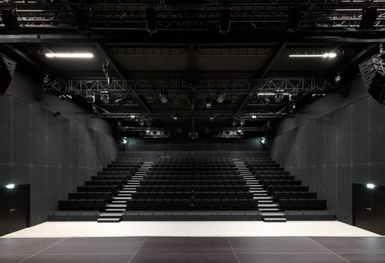 Кинотеатр Black Box. Фото: David Foessel