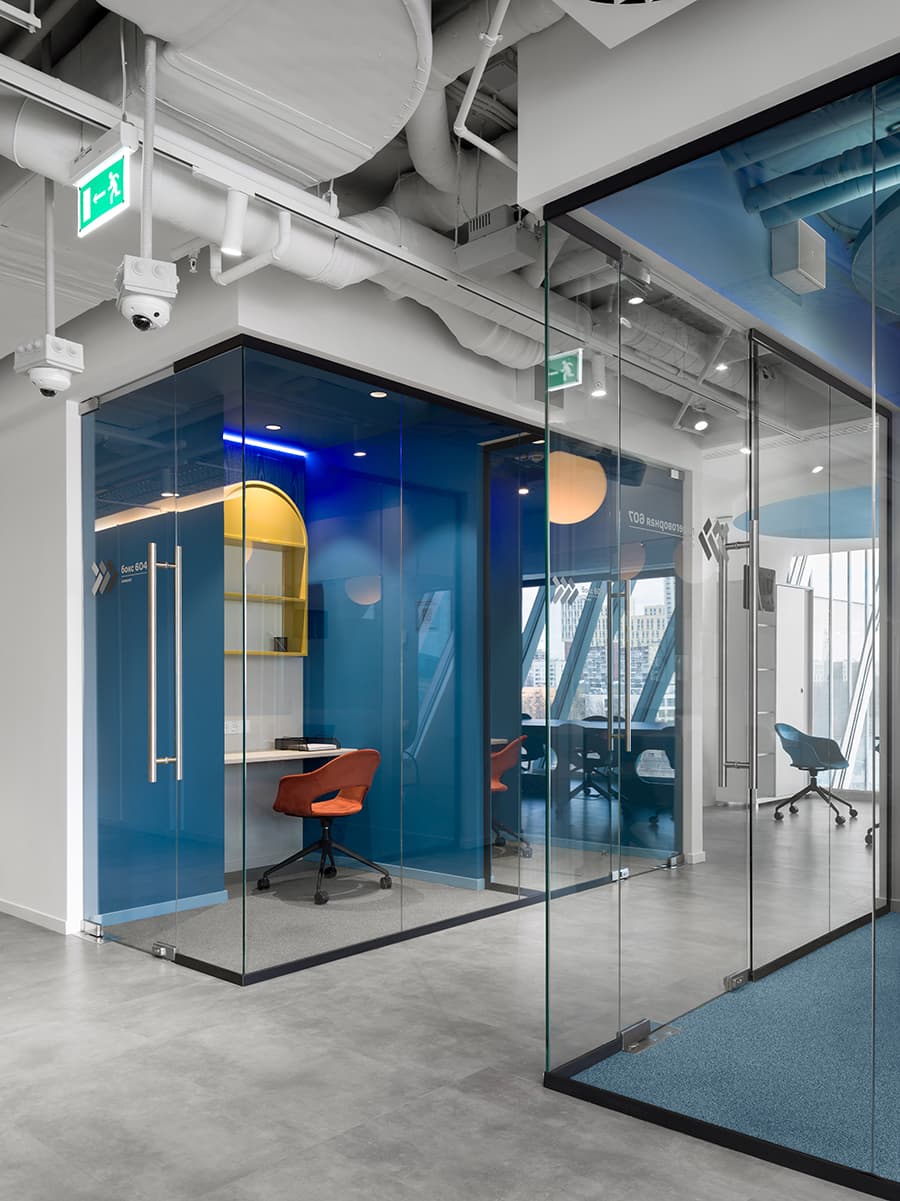 Геометричный интерьер московского офиса в стиле «Мемфис» – проект IND Architects