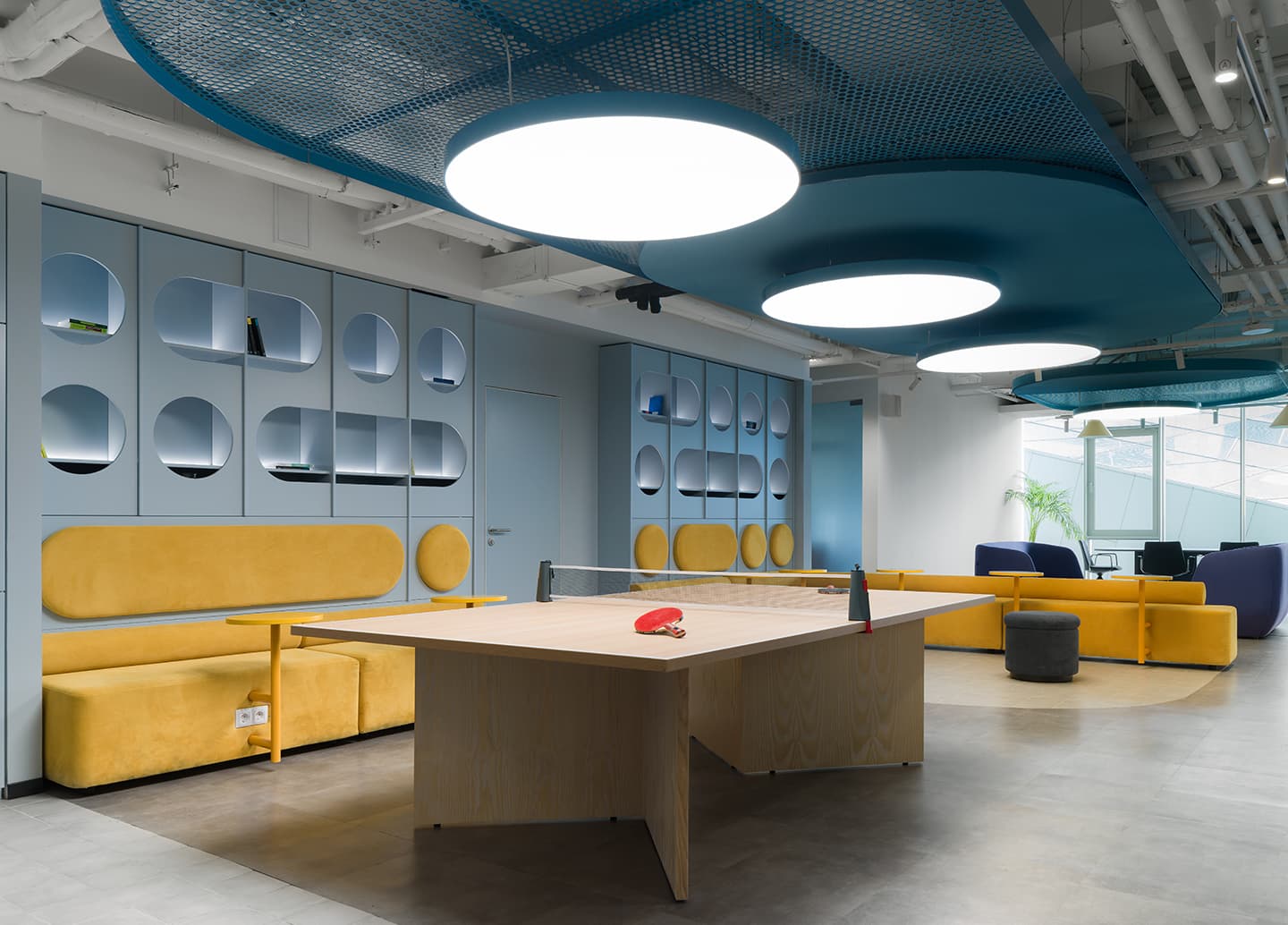 Геометричный интерьер московского офиса в стиле «Мемфис» – проект IND Architects