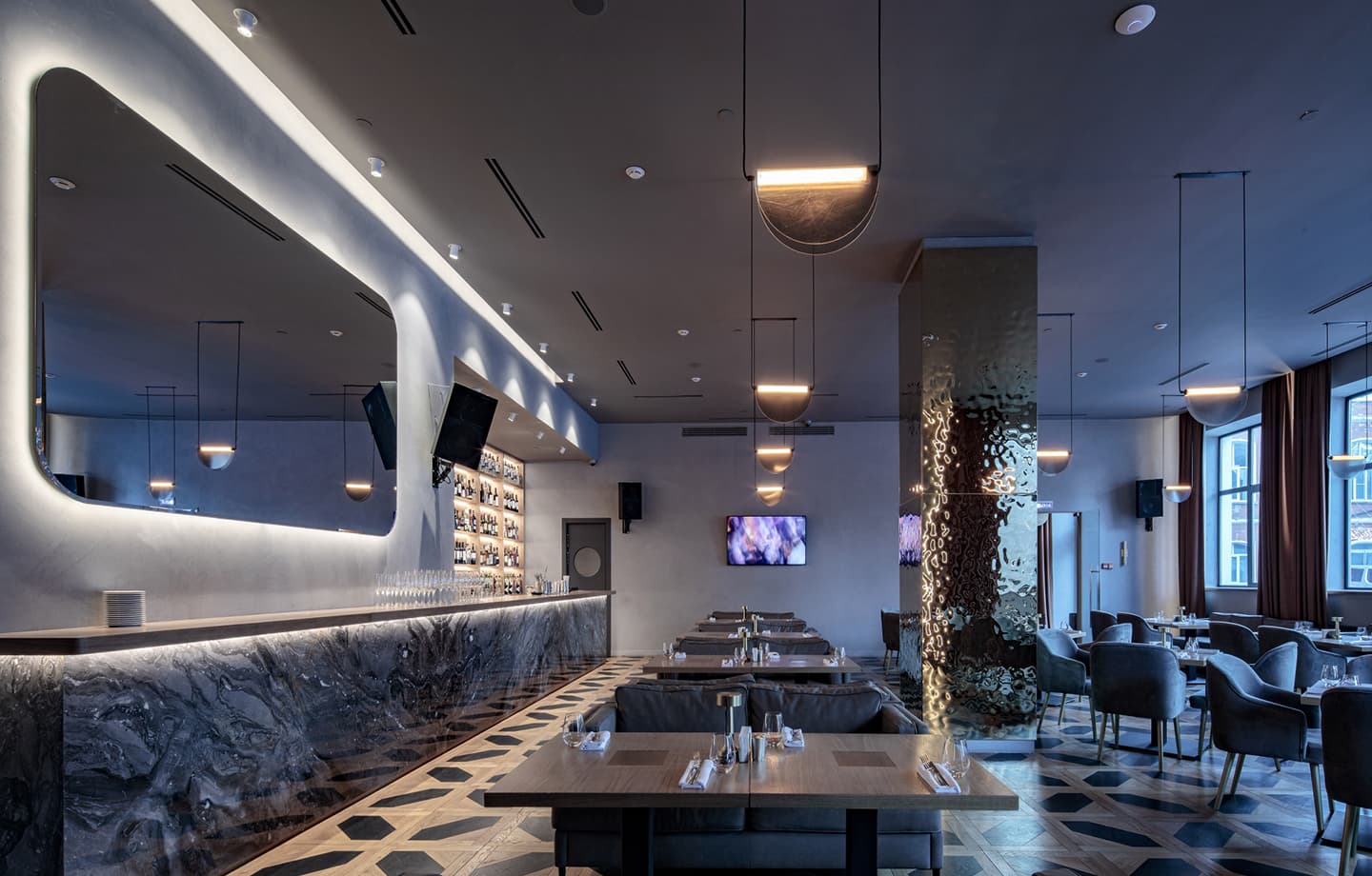 Интерьер премиум-ресторана с торжественной атмосферой – проект бюро Archpoint