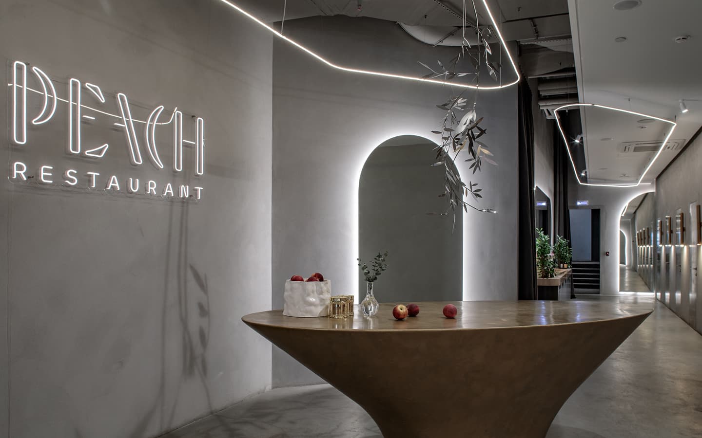 Интерьер премиум-ресторана с торжественной атмосферой – проект бюро Archpoint