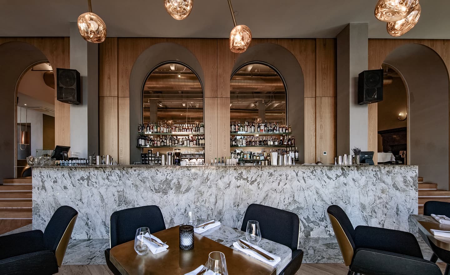 Интерьер премиум-ресторана с торжественной атмосферой – проект бюро Archpoint