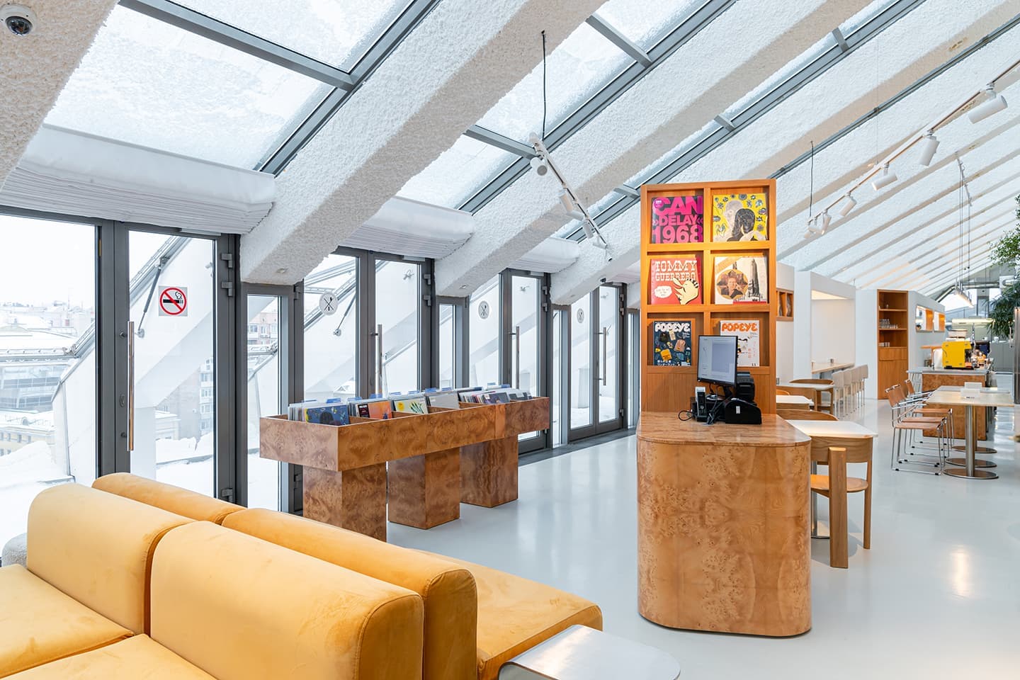 Модный интерьер новой пиццерии в универмаге «Цветной» – проект Archiproba Studios