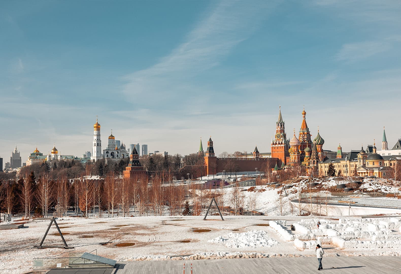 Ирина Корина, надувная скульптура «Отдыхающая развалина». Фото: @bytoma, галерея JART