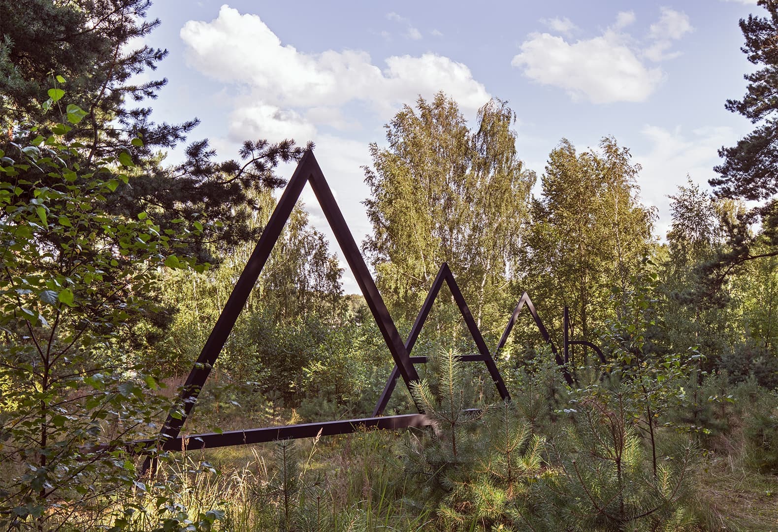 Ирина Корина, надувная скульптура «Отдыхающая развалина». Фото: @bytoma, галерея JART