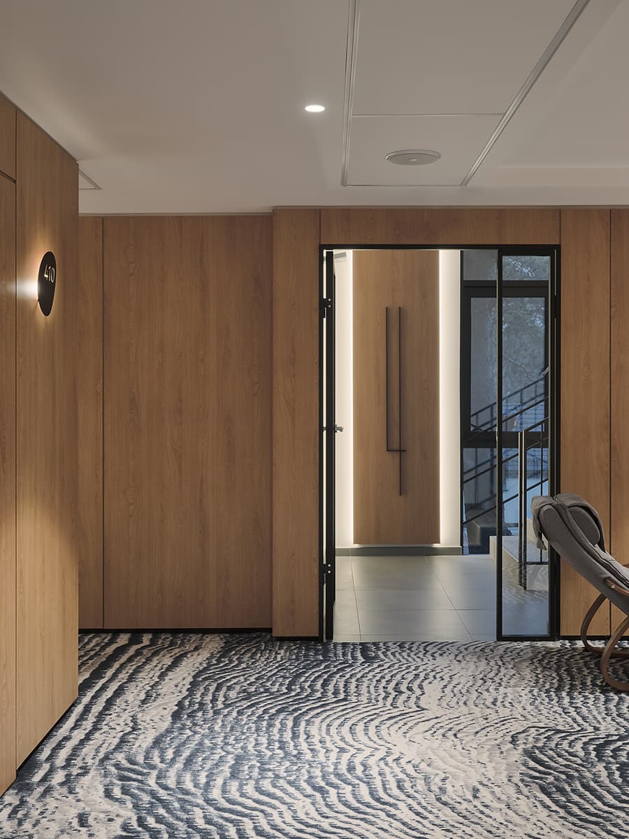 Единство стекла и дерева в интерьере отеля Karmann’s – проект Олеси Левкович