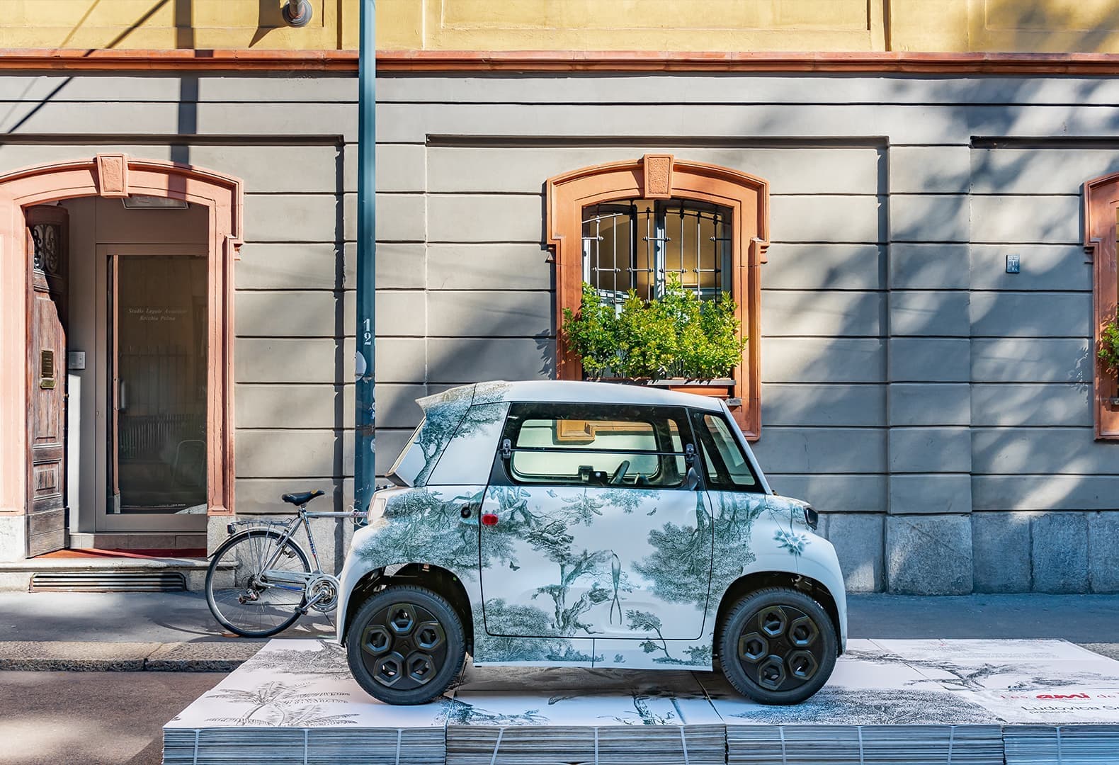 Красочные автомобили Citroën AMI, Rossana Orlandi. Фото: Andrea Ceriani