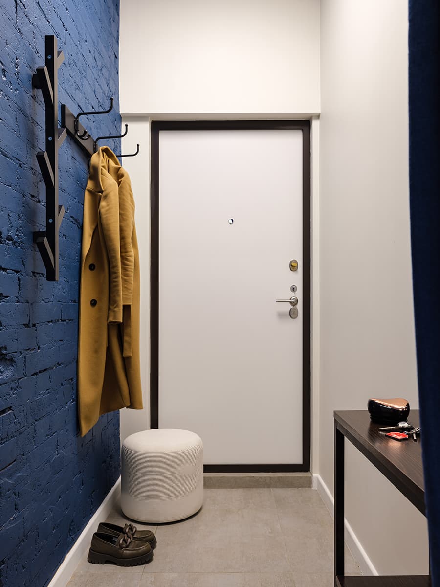 Уютный интерьер с доминирующим синим цветом – проект бюро Archistories