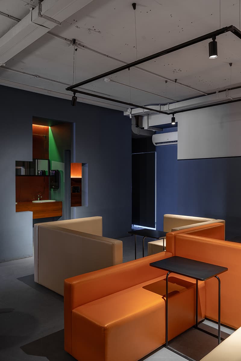 Интерьер кафе-бара с авангардистским характером – проект дизайн-бюро Zavod11