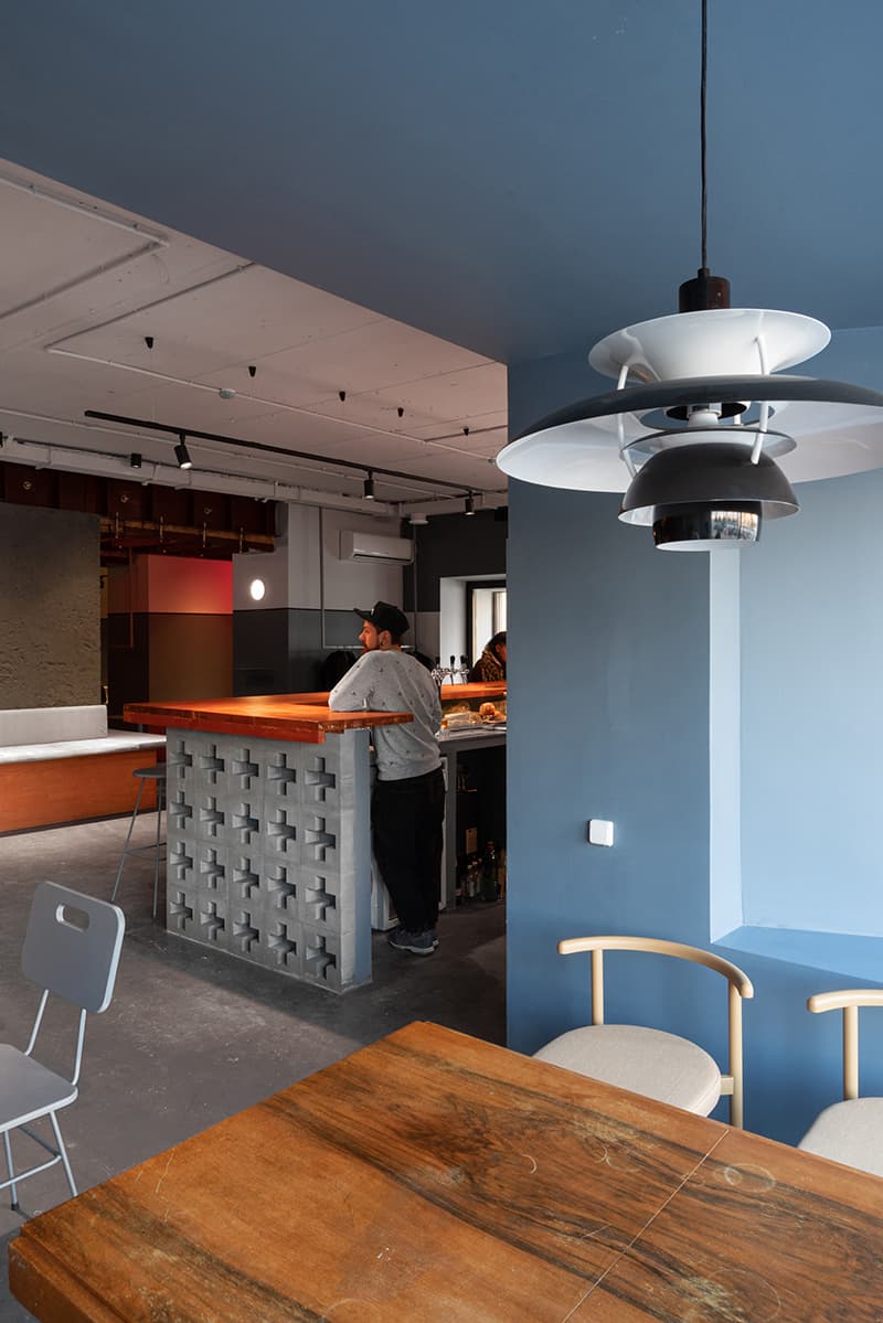 Интерьер кафе-бара с авангардистским характером – проект дизайн-бюро Zavod11