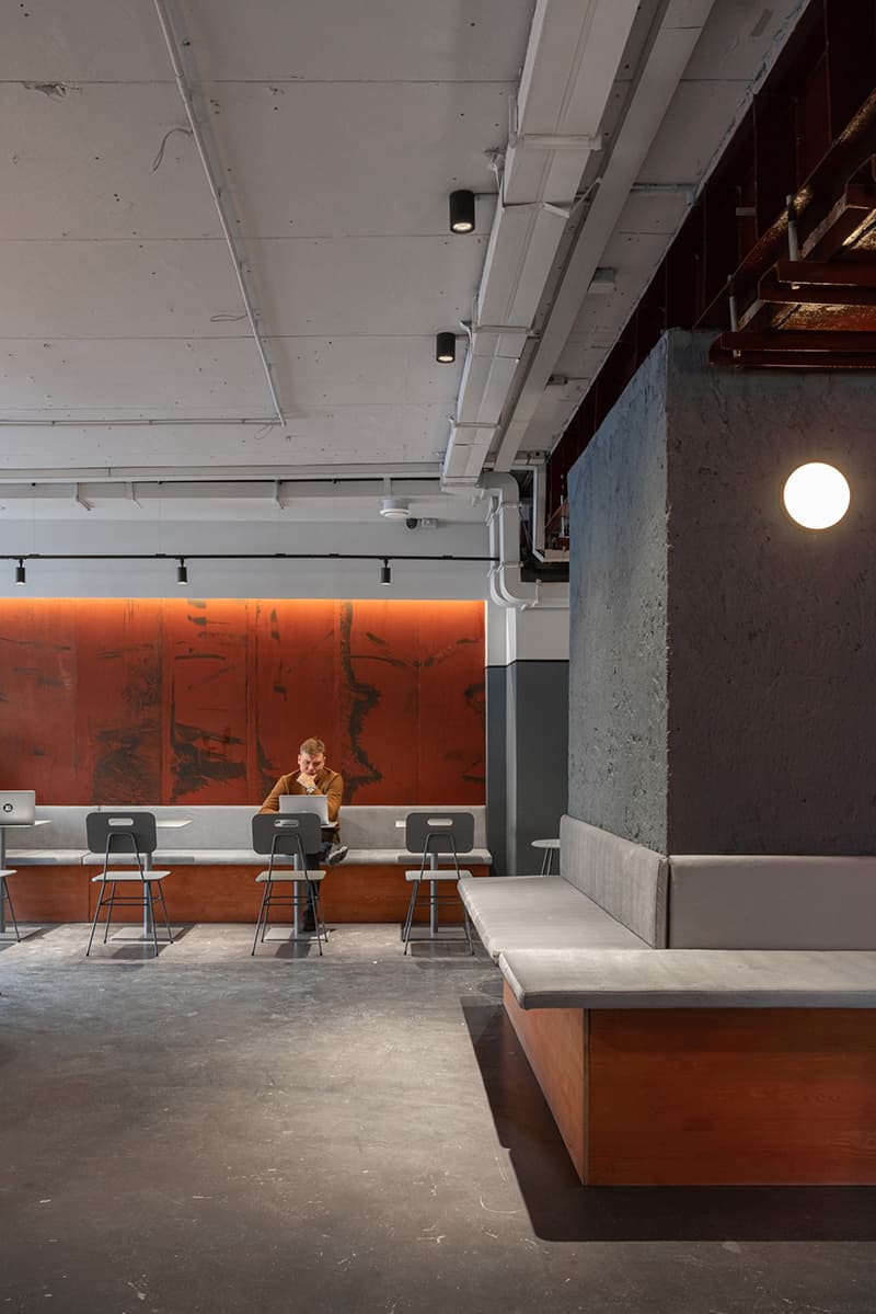 Интерьер кафе-бара с авангардистским характером – проект дизайн-бюро Zavod11
