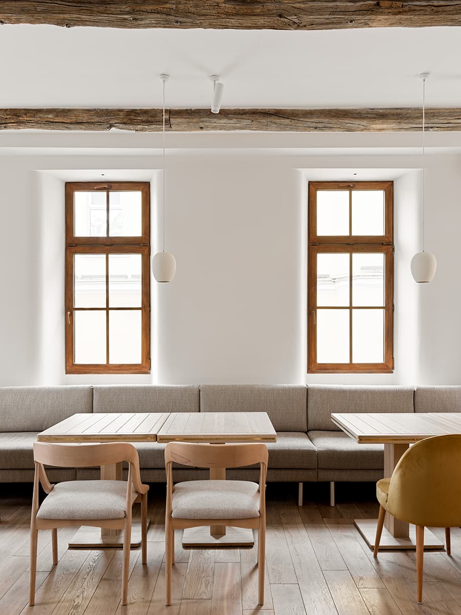 Аутентичный интерьер флагманского ресторана «Сыроварня» – проект Studio SHOO