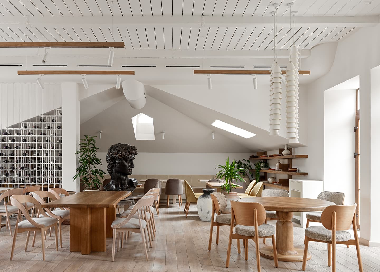 Аутентичный интерьер флагманского ресторана «Сыроварня» – проект Studio SHOO