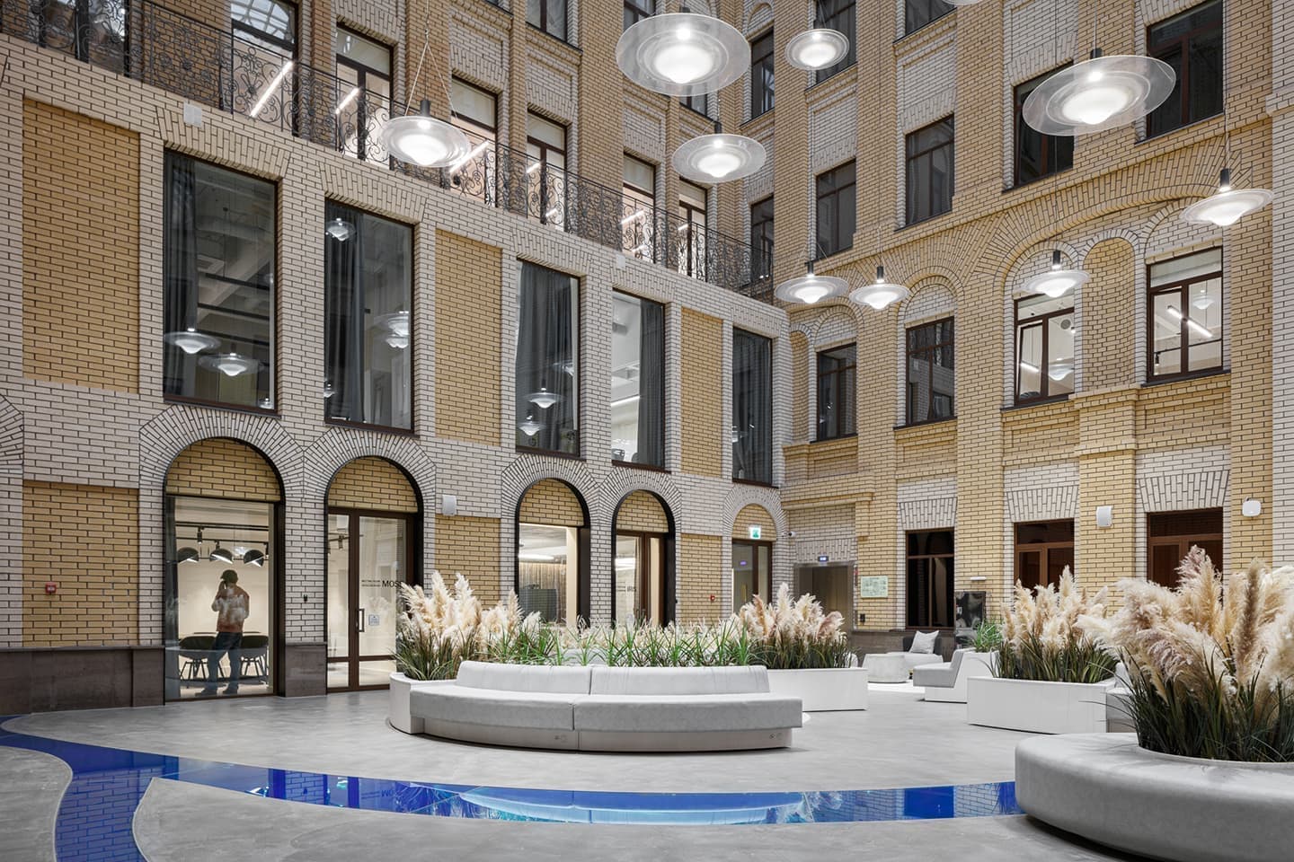 Интерьер московского офиса с двором-колодцем – проект ABD Architects