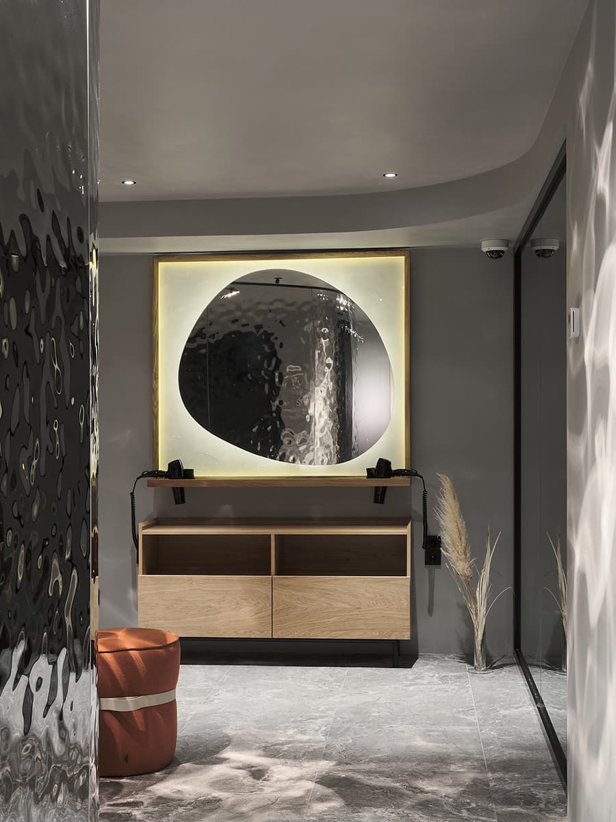 Интерьер подземного SPA-центра, вдохновленный горным озером – проект Levkovich Architects