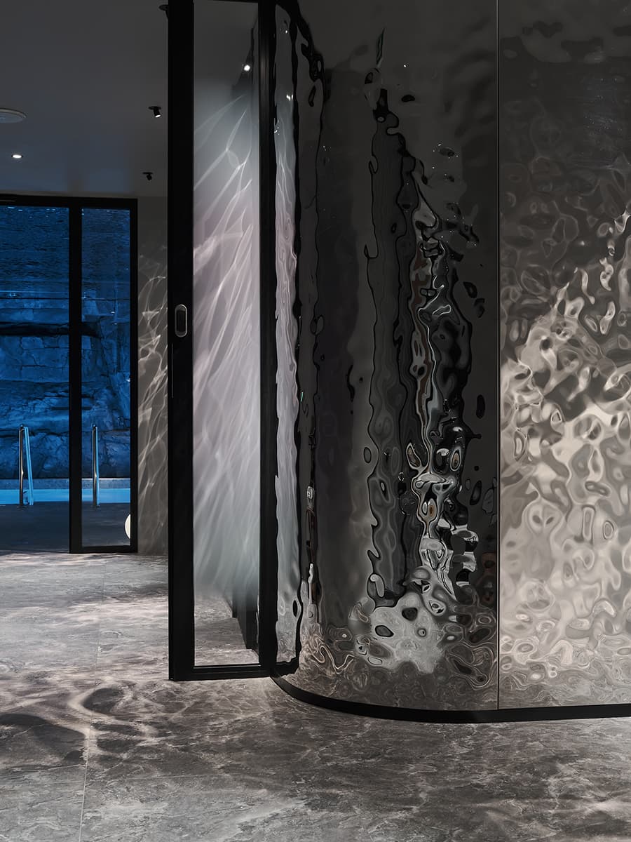 Интерьер подземного SPA-центра, вдохновленный горным озером – проект Levkovich Architects