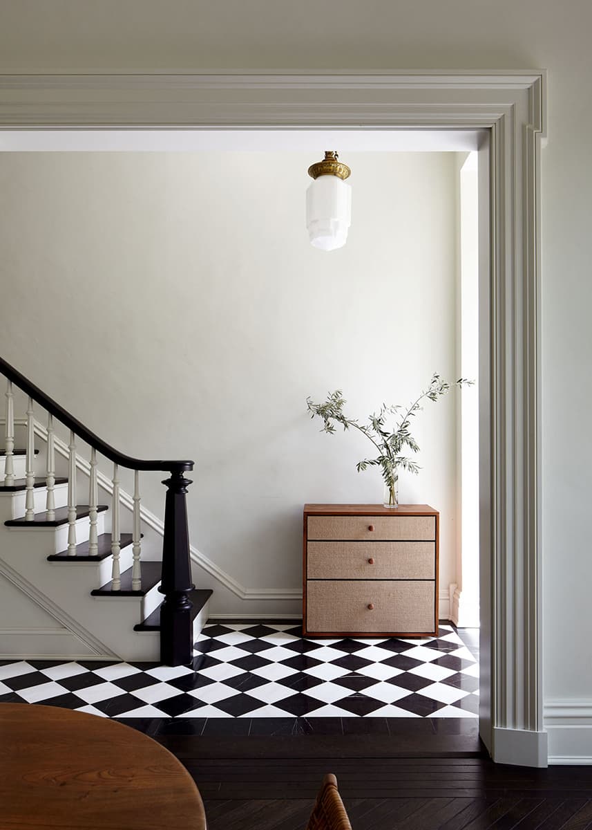 Экологичная трансформация 150-летнего таунхауса на Манхэттене – проект BarlisWedlick Architects