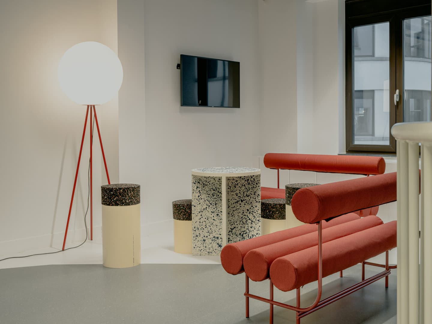 Коллаборация двенадцати дизайнеров в интерьере бельгийского офиса – проект галереи MANIERA