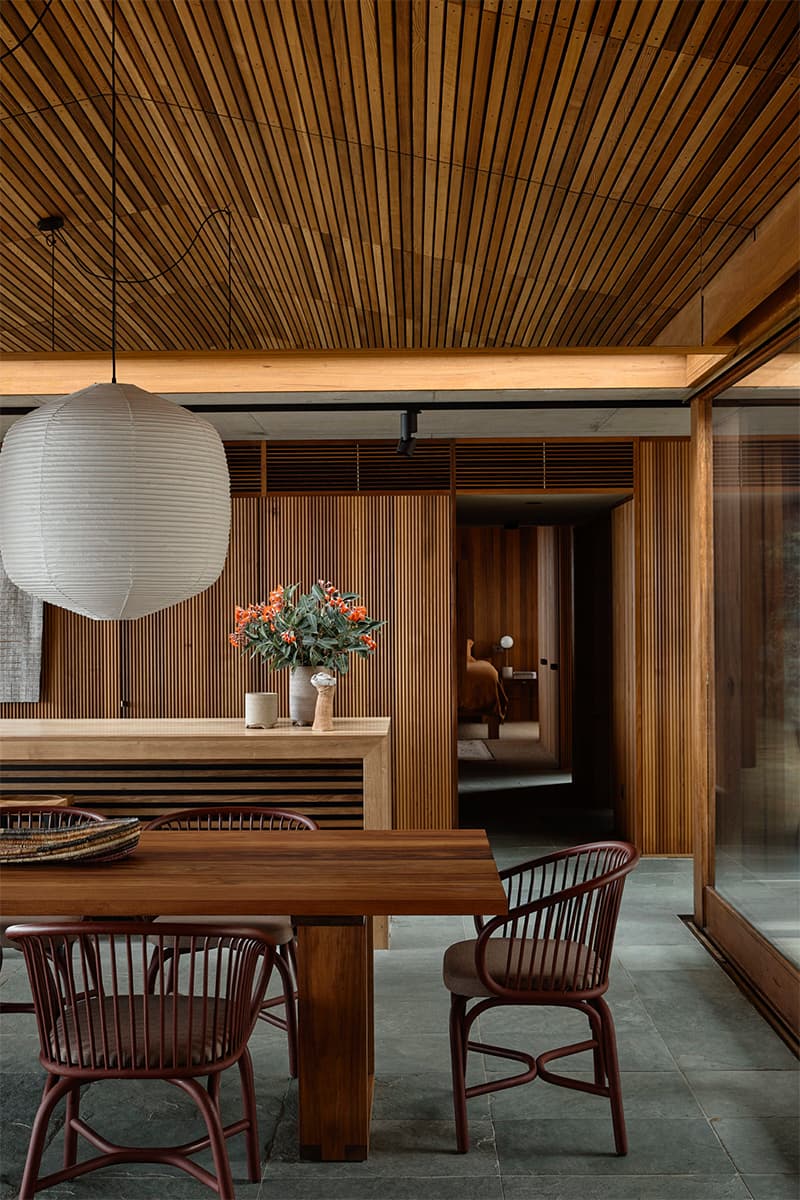 Природный интерьер дома на австралийском побережье – проект Kennedy Nolan